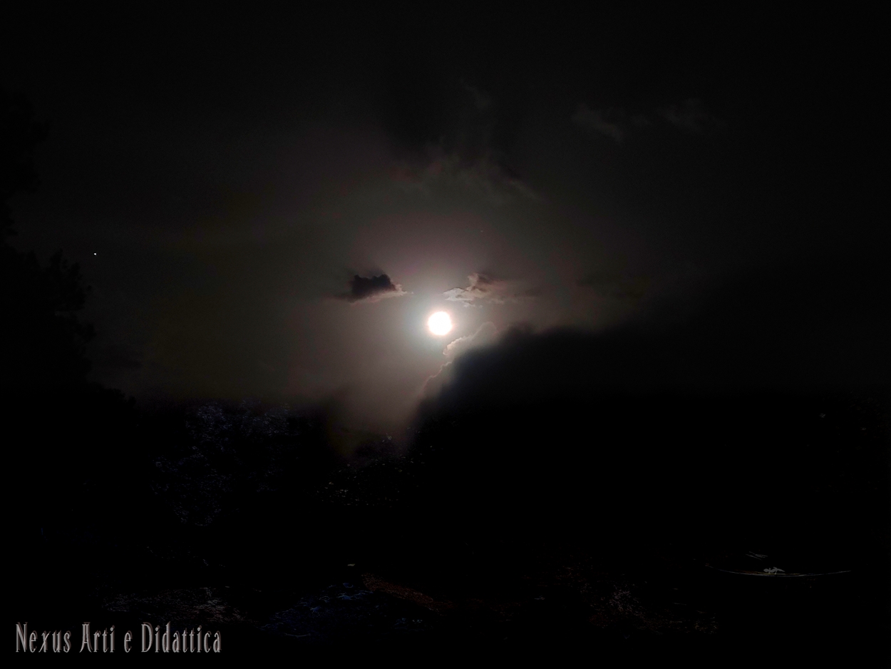 image: Luna sul monte Vitalba