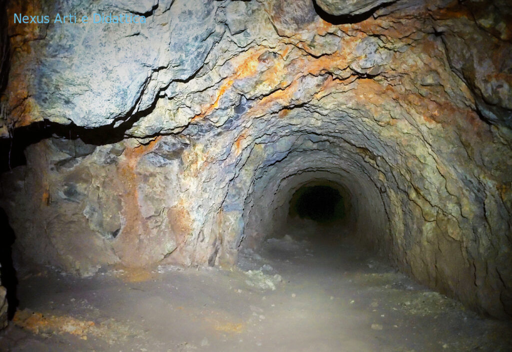 image: La Valle della Luna 24; tunnel nella miniera di Masaccio